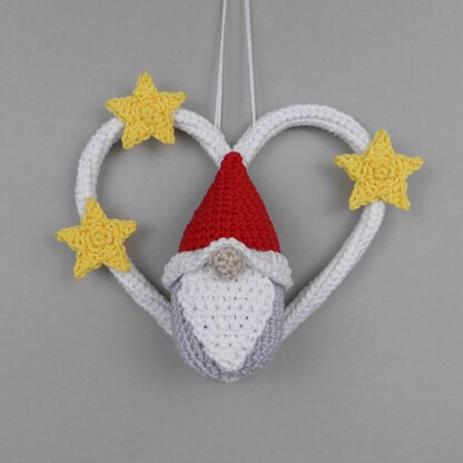 Christmas gnome hanging decoration – easy to make from scraps of yarn