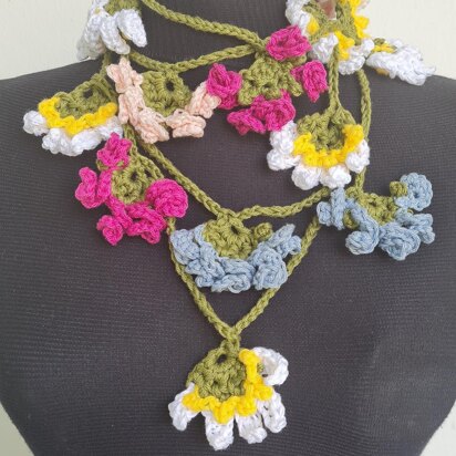 Daisies & Roses Lariat