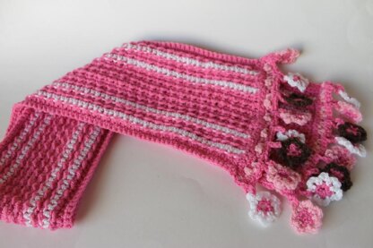Car or Flower Fringe Textured Crochet Scarf Pattern