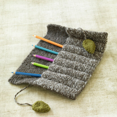 Felted Roll-Up Pencil Case in Lion Brand Vanna's Choice - L0675
