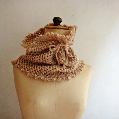Crochet Cowl with Tie