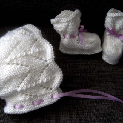 Veronique Bonnet & Booties Set (4-ply)