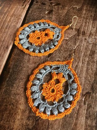 106. Bicolor paisley earrings