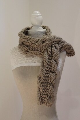 Woodland Cable Keyhole Scarf