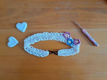 Crochet Headband With Flowers Pattern