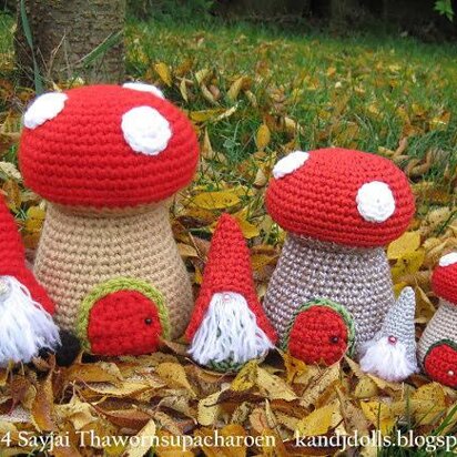 Little Gnomes with Mushrooms Houses Amigurumi