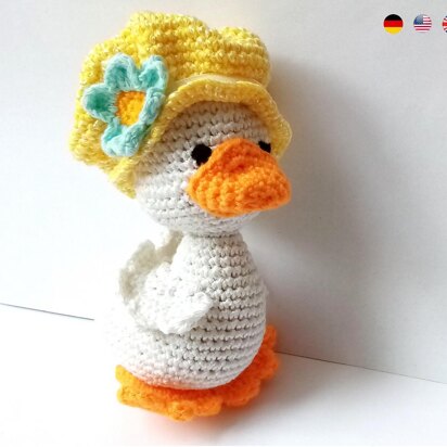 Duckling amigurumi toy