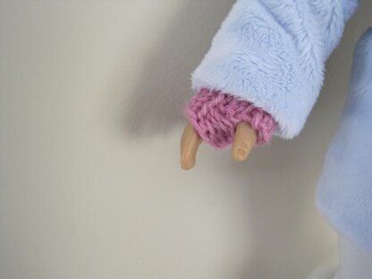 Super-Easy Doll Handwarmers