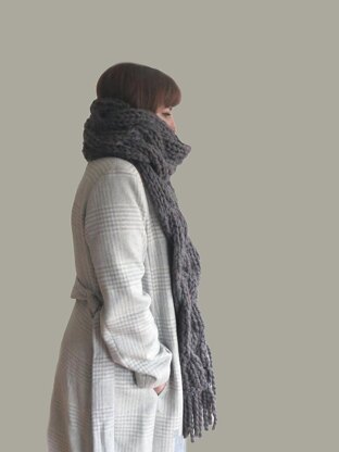 Intertwining cable scarf