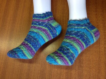 Pinata Pin Holes 4 Ply Socks Pattern