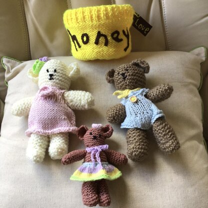 Bear Hug Family living in a honeypot knitting pattern