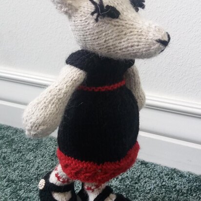 Llama with Peruvian Dress and Shoes - knitting pattern