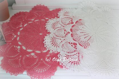 Pineapples and Fans Doily