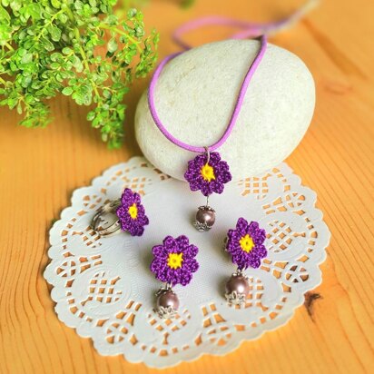 Daisy flower earrings, pendant and finger ring