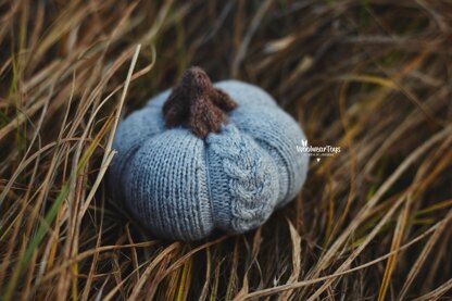 Cozy cable pumpkins. Knitted Pumpkin Pattern.