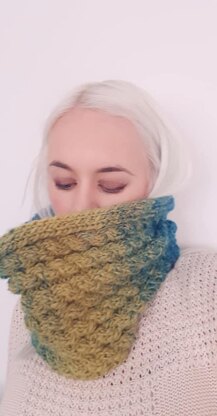 Cosy Cabled cowl