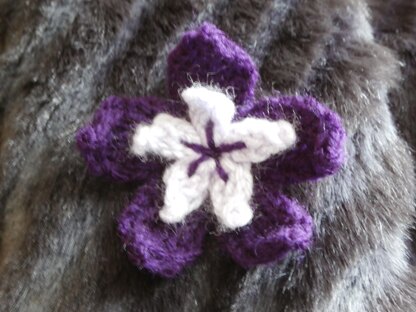 Periwinkle Flower Knitted Brooch