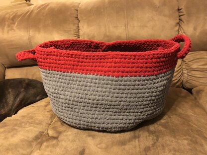 Dip Edge Grey Crochet Basket in Bernat - Downloadable PDF