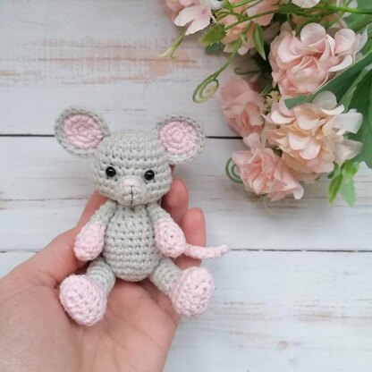 Cheesy the small mouse