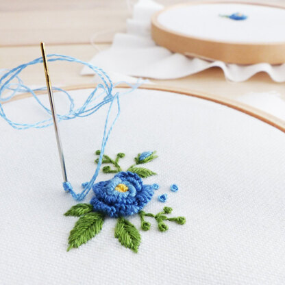 Tamar Blue Flowers Embroidery Kit - 4in