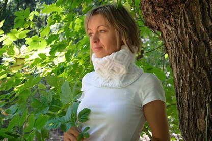 White Tenderness Cowl