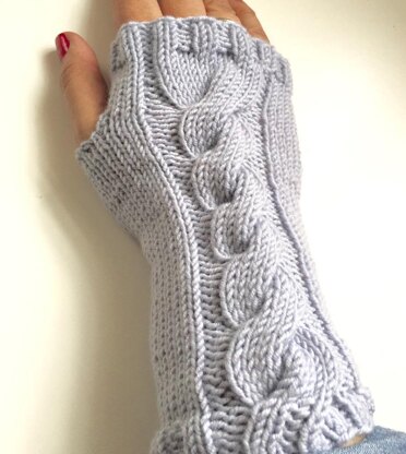 Cwtchy Cable Armwarmers