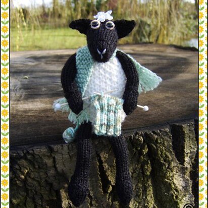 Beanie bum knitting sheep