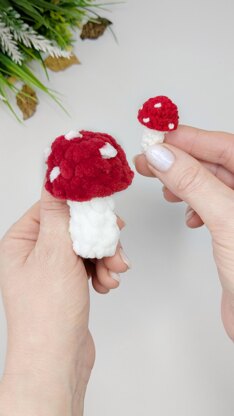 Crochet MushroomPattern: Christmas Ornaments & Keychain