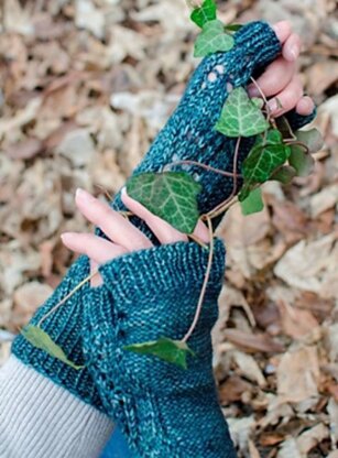 Bettina Cowl and Mitts