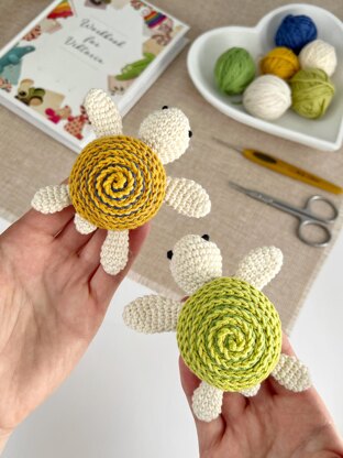 Crochet turtle pattern Amigurumi keychain plush charm Crochet sea animals keyring car hanger
