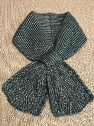 Vicki's Keyhole Scarf