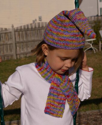 Peaks child's scarf and hat