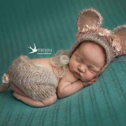 Knitted mouse new born set