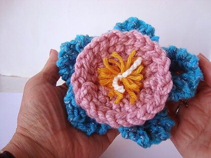 560 KNITTED PEACOCK FLOWER