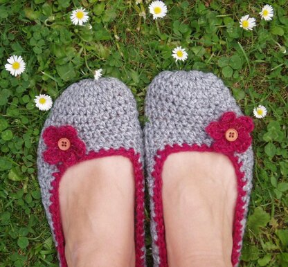 Crochet Slippers with Small Flowers