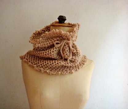 Crochet Cowl with Tie