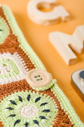 Crochet laptop / iPad / Kindle case "Juicy kiwi"
