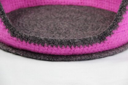 Felted cat / dog bed