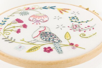 Un Chat Dans L'Aiguille George the Robin Contemporary Embroidery Kit