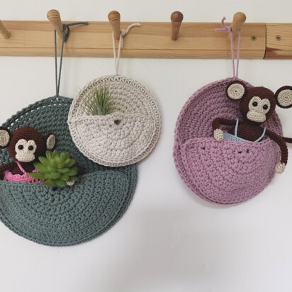 Circular hanging baskets