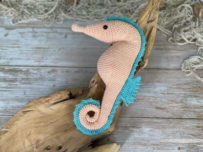 Yoyo the Seahorse Amigurumi