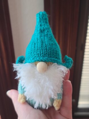 A Gnome of Many Hats