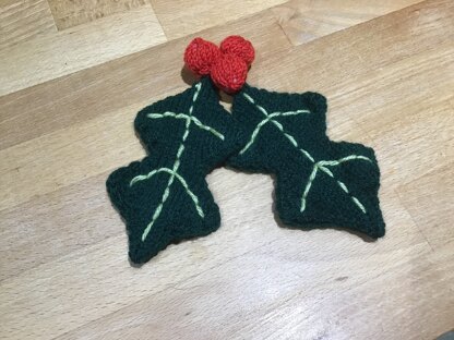 Free Holly Leaves Christmas Ornament Knitting Pattern Snoo's Knits