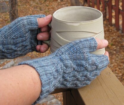 Pebbled Pathway Fingerless Mitts