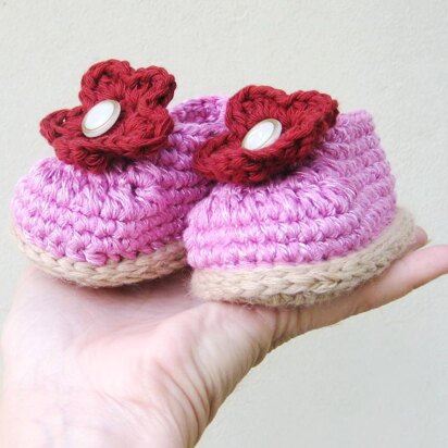 Pink baby shoes