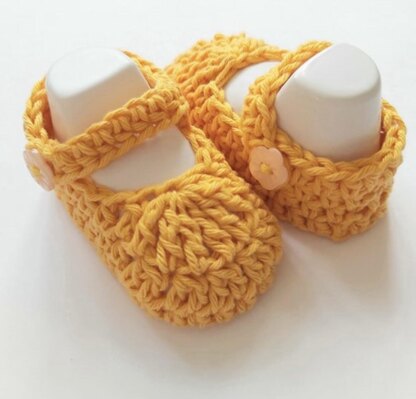 Oh so cute baby booties