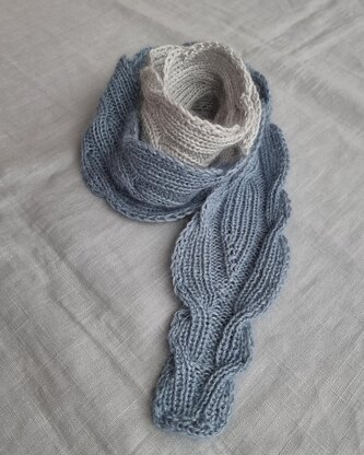 Drifting Wave Scarf