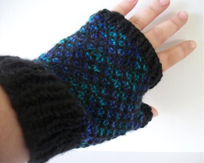 My crochet dragon scale gloves, love the colour transition on these. : r/ crochet