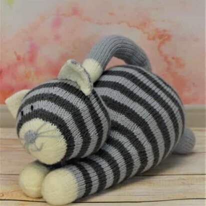 The Playful Cat - knitting pattern