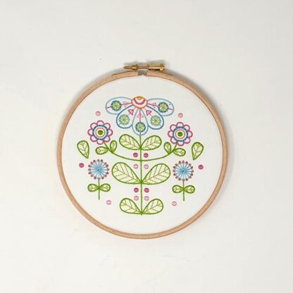 Creative World Of Craft Daisy May Embroidery Kit - 6" 